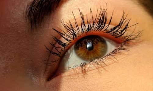 7 Tips For Wearing A Coloured Mascara