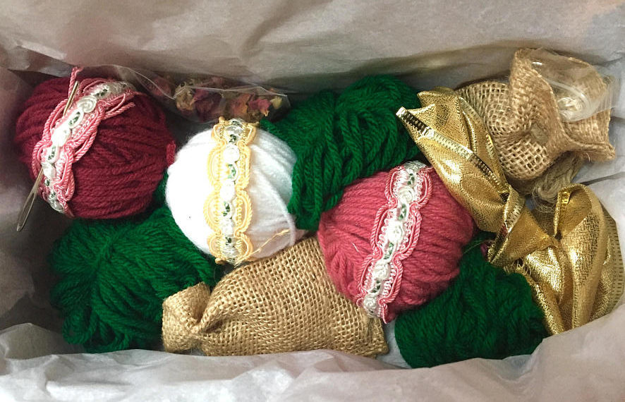 knitting-or-crochet-beginner-diy-rose-flower-project-kit-e1520504592124-2290676