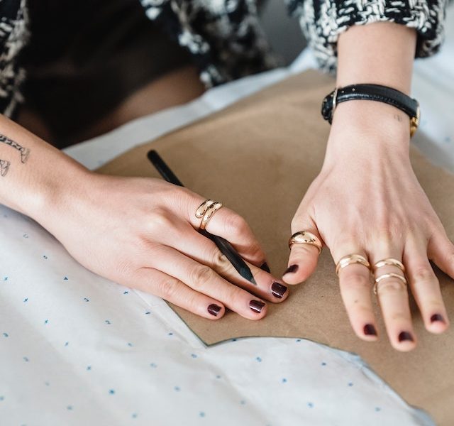 Glittering Sewing Accessories – For Amateurs & Pros