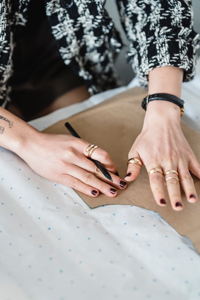 Glittering Sewing Accessories – For Amateurs & Pros